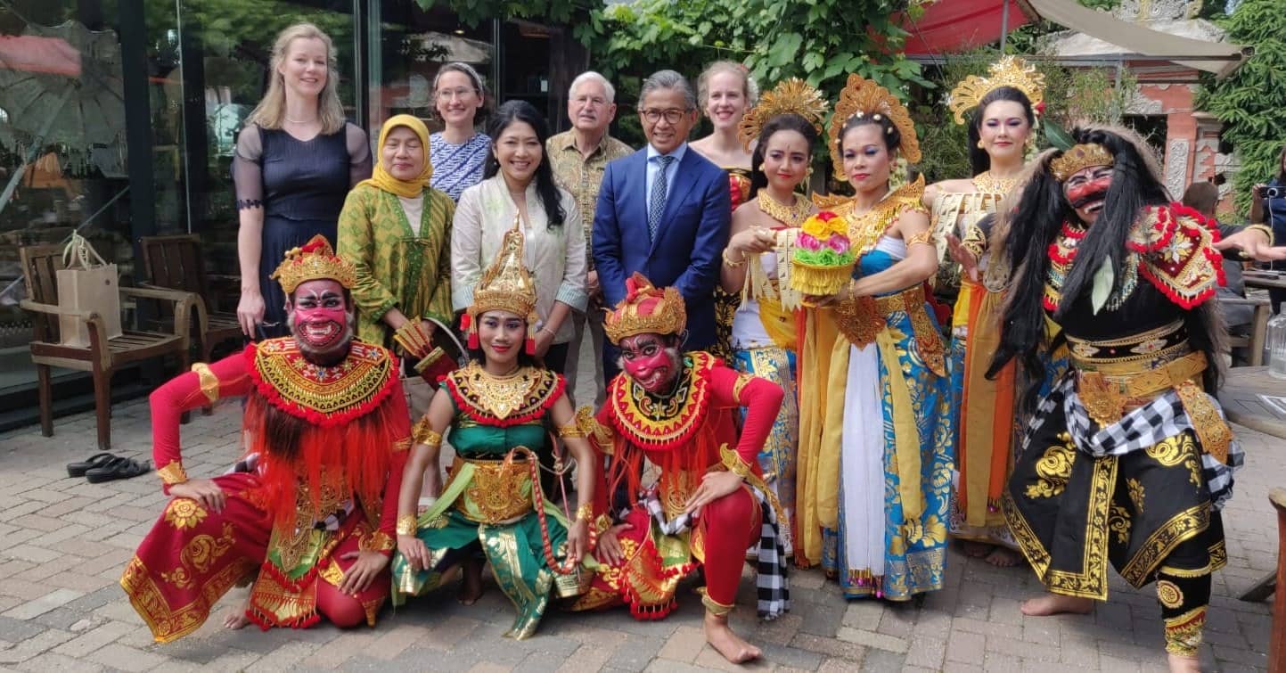 Bijzonder bezoek bij afsluiting Wayang Stories