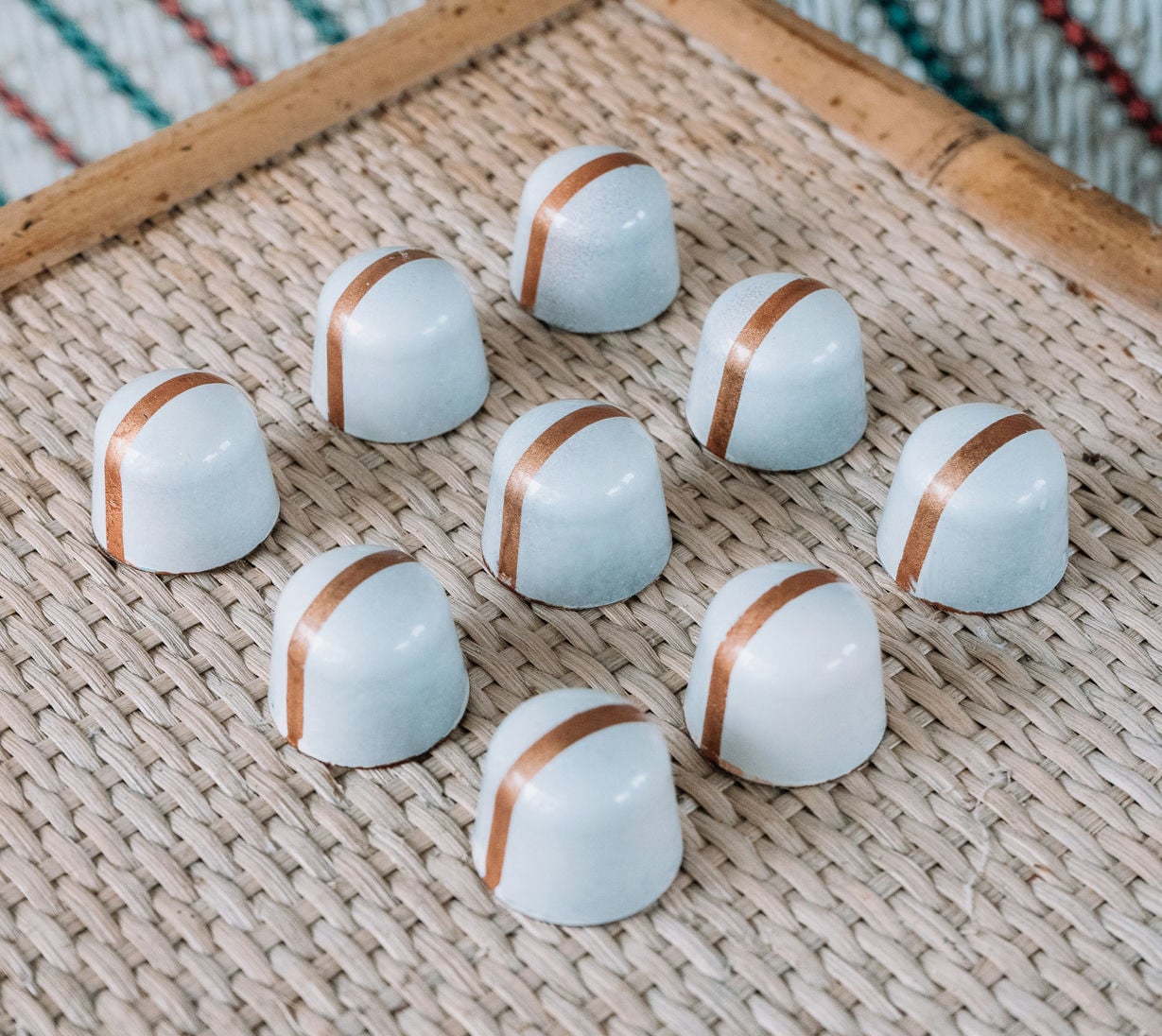 Hier zaten we al lang op te wachten! De spekkoek bonbon. Met ambachtelijke kruiden voor de unieke smaaksensatie. 