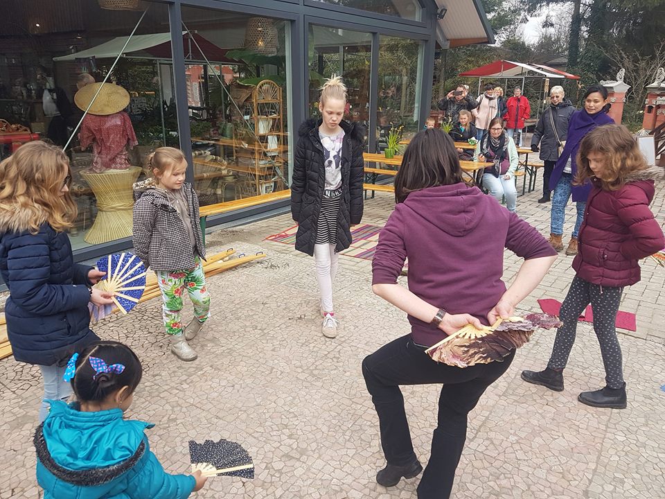 Dansen met bamboe