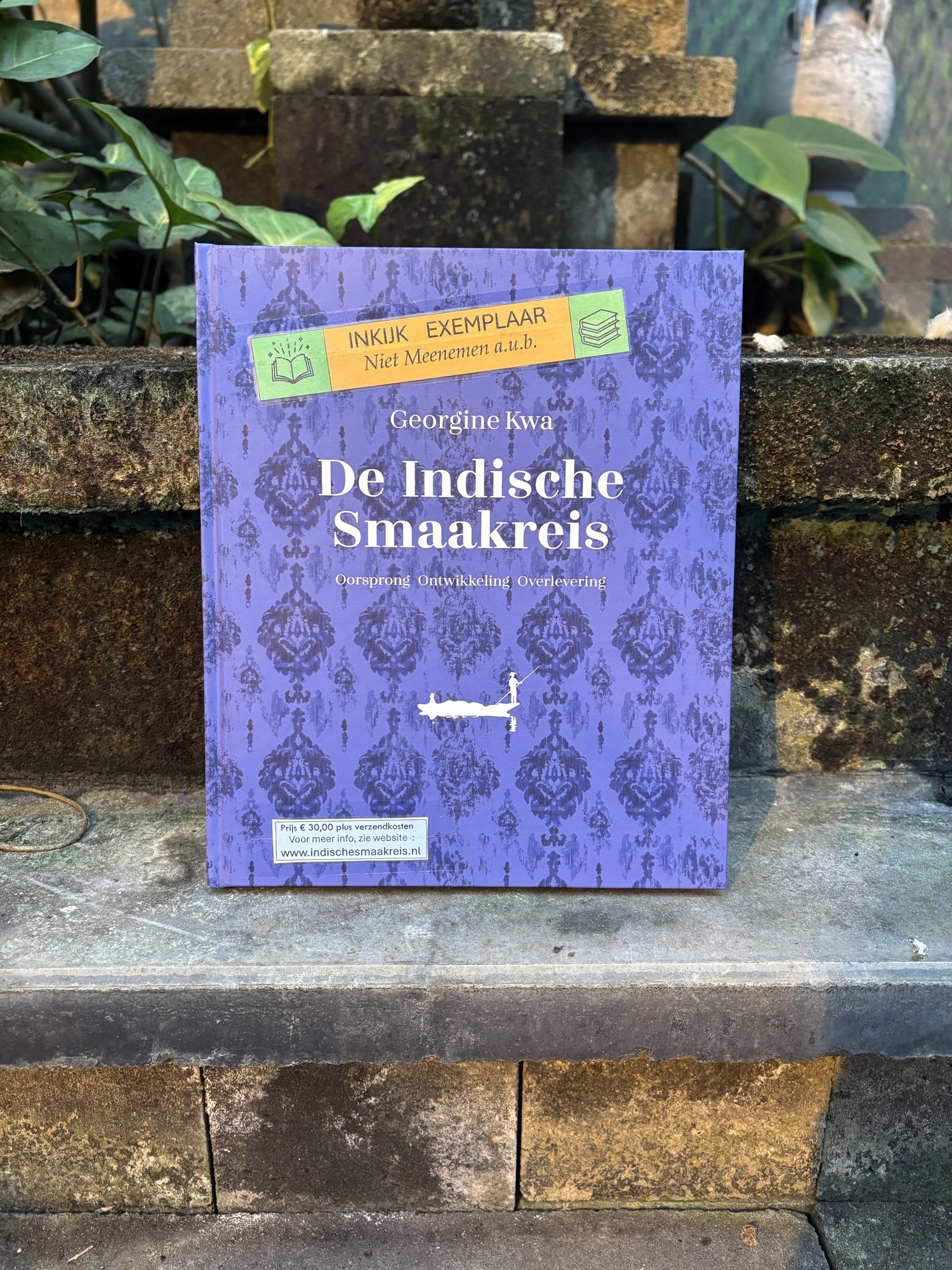 Dit boek gaat over het ontstaan van de Indische keuken in Nederlands-Indië en de verdere ontwikkeling daarvan in Indië en Nederland. Geschreven door Georgine Kwa.