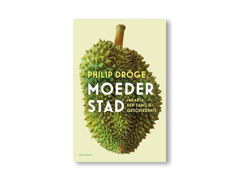 Moederstad is een biografie over dik drie eeuwen liefde, geweld, slavernij, seks, onderdrukking en hoop en speelt zich af in Jakarta.